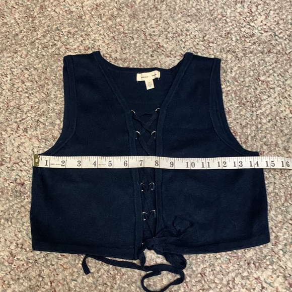 New lace front crop top - Picture 4 of 7